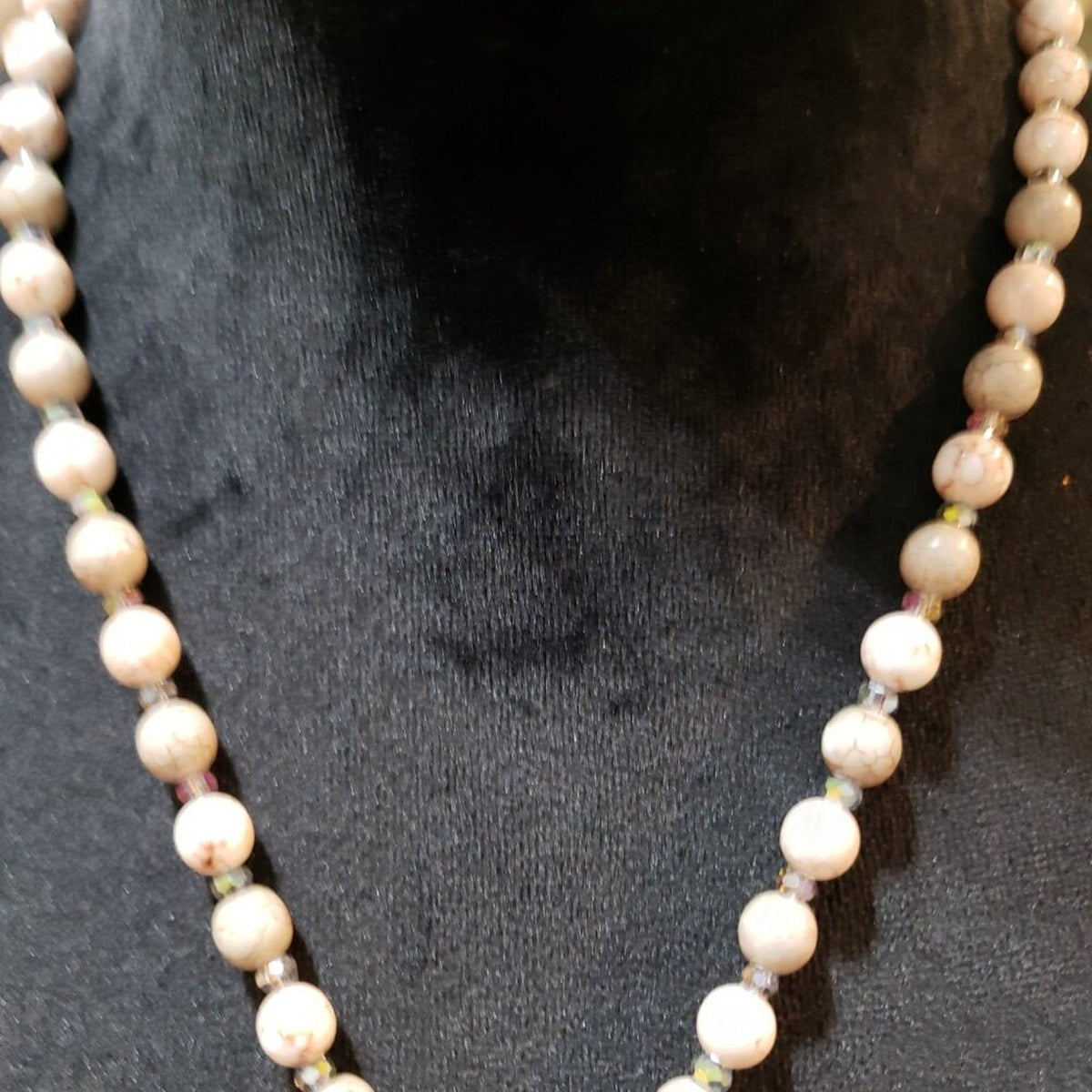 Womens Fashion Faux Pearl Gold Tone Oval Key Pendant Necklace with Lobster Clasp
