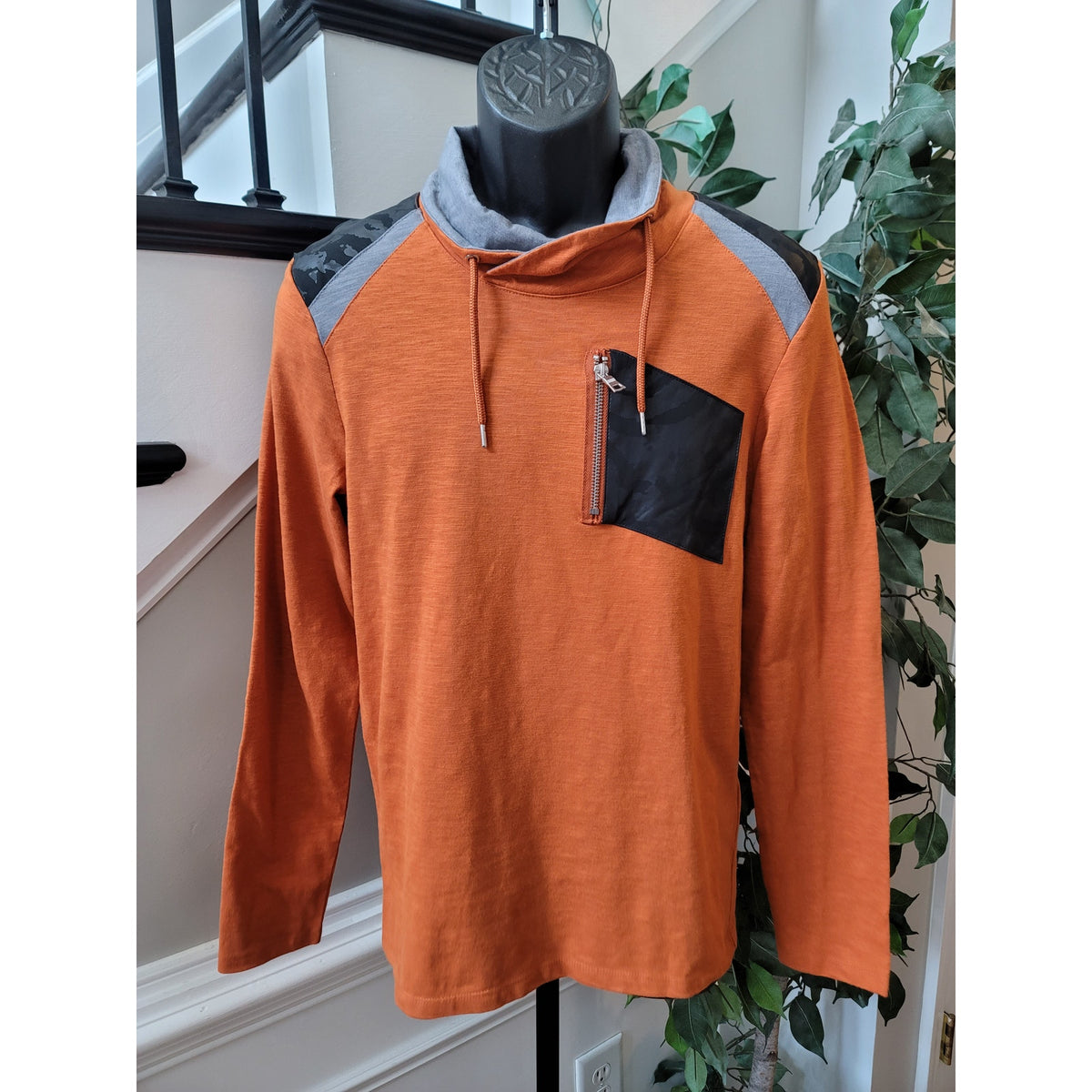 International Concepts Fleece Top Men's Size Small Orange Black Long Sleeves