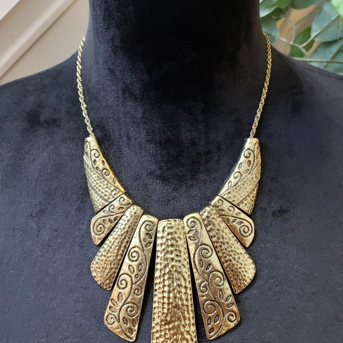 Women Gold Tone Hammered Metal Collar Choker Necklace Jewelry with Lobster Clasp