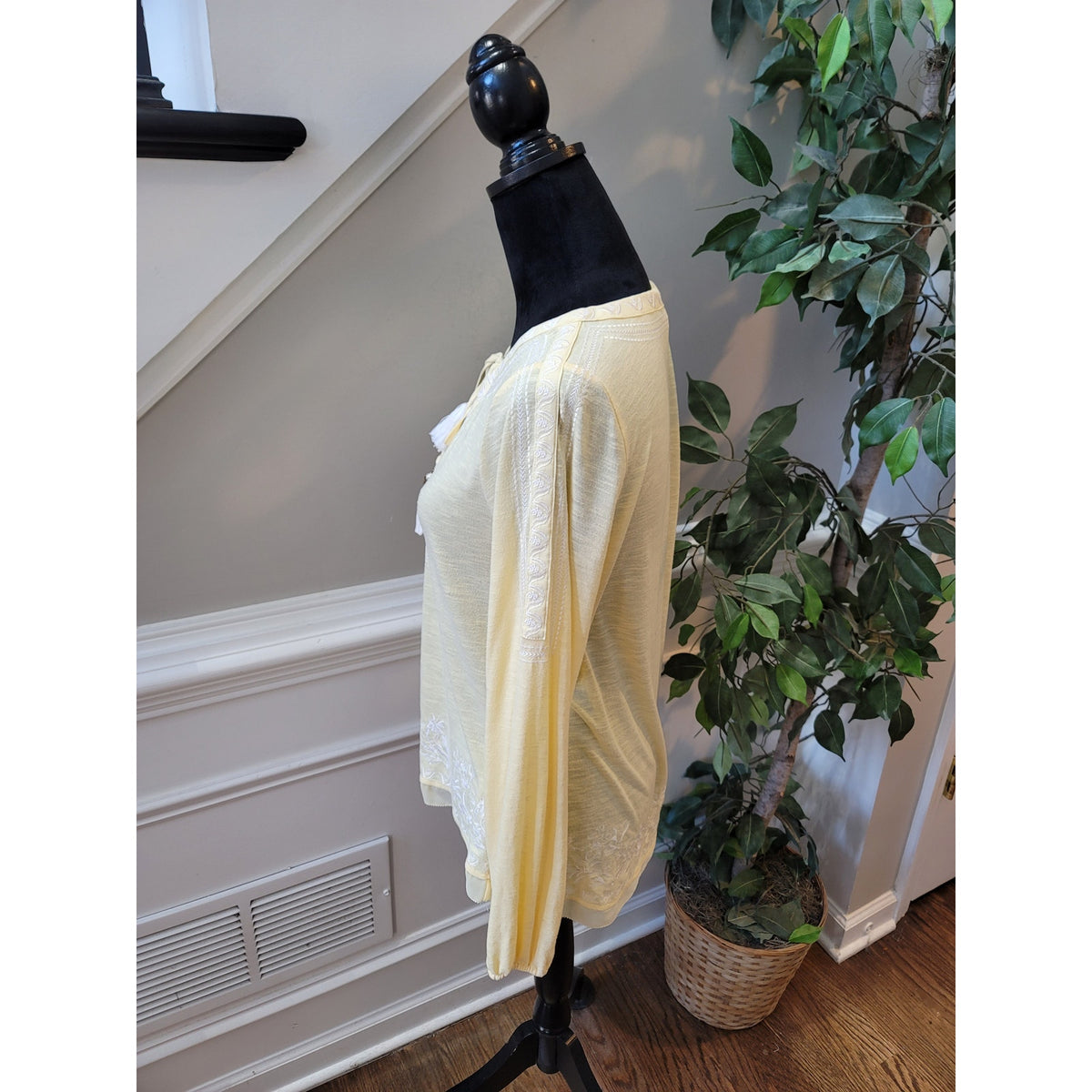 White House Black Market Blouse Women's Size Small Butter Yellow Long Sleeves