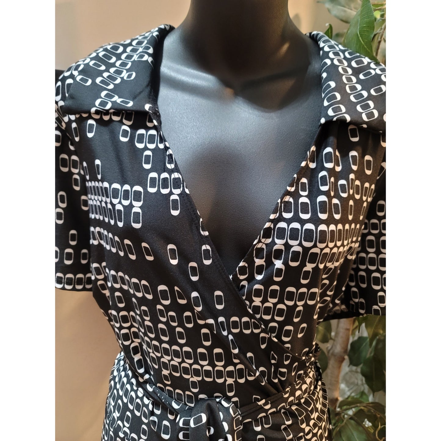 Madison Leigh Maxi Dress Women's Size 2X Black Polyester V Neck Collared