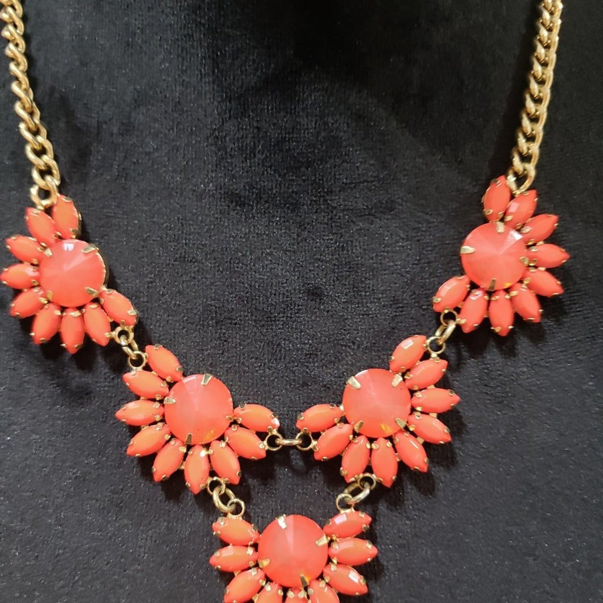 Womens Fashion Gold Tone Rhinestone Neon Pink Wide Chain Statement Necklace