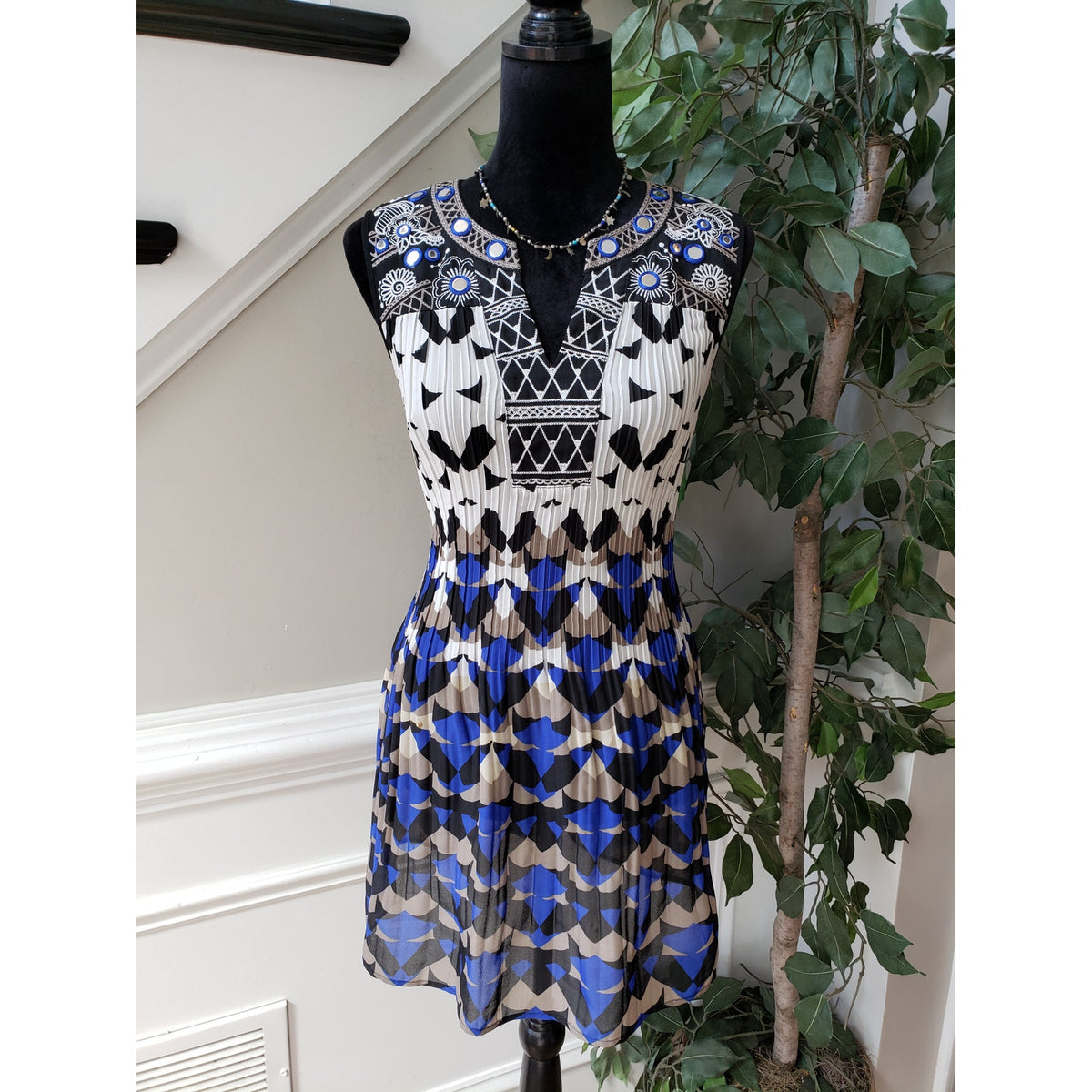 Alfani Knee Length Dress Women's Small Multi Geometric Beaded Sleeveless V Neck