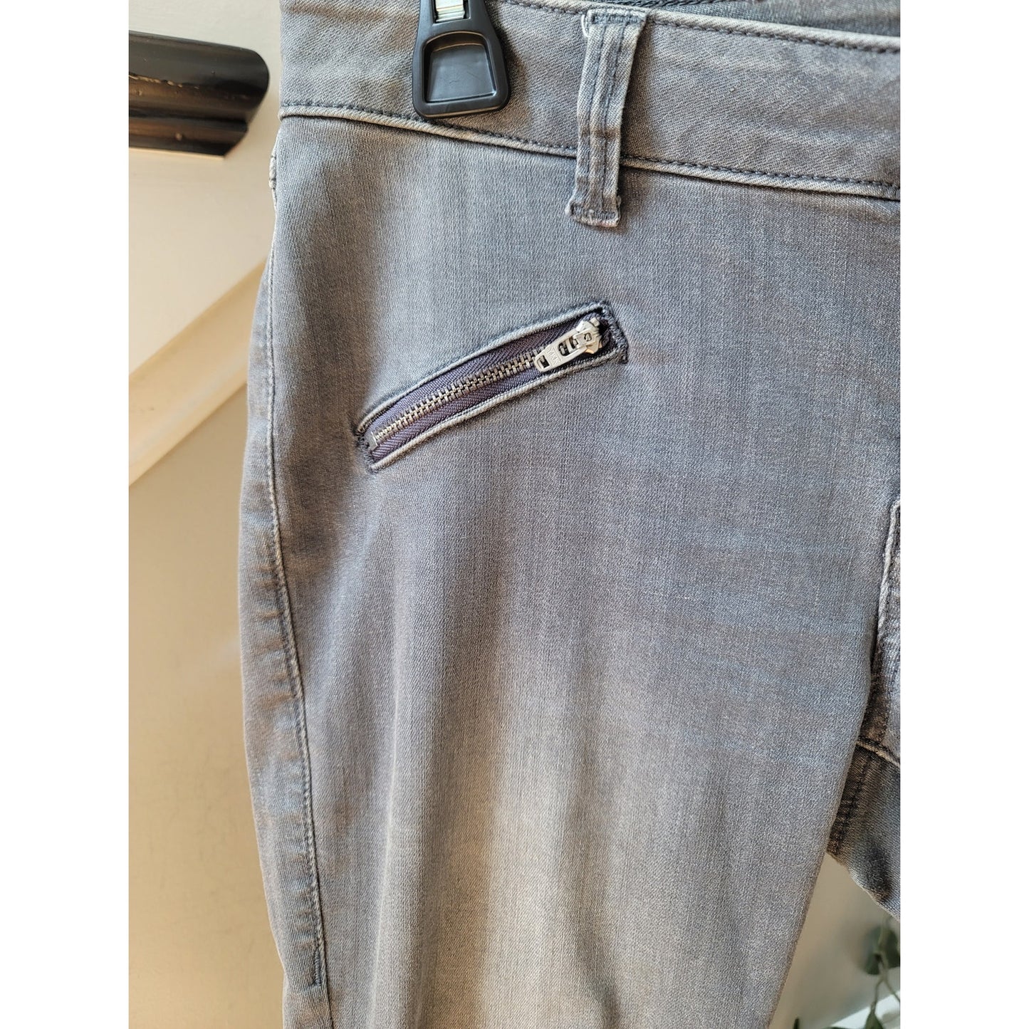 Cabi Skinny Jeans Women's Size 4 Gray Cotton Blend Zipper Stretch Lightweight