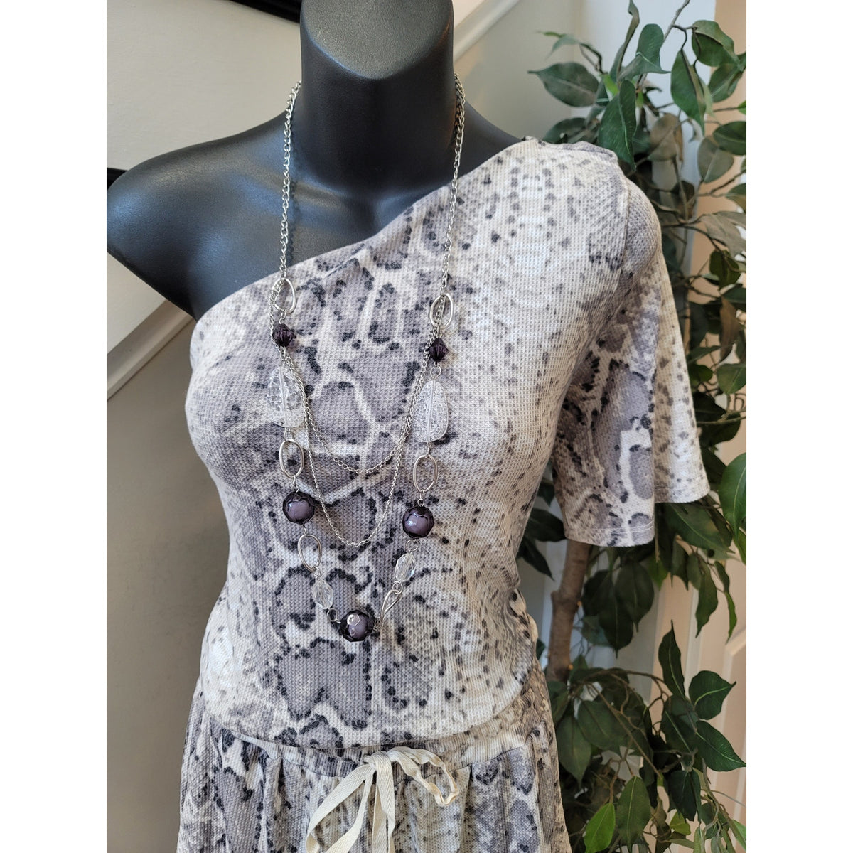 Cherish Snakeskin Print One Shoulder Jumpsuit Women’s Size M Gray White