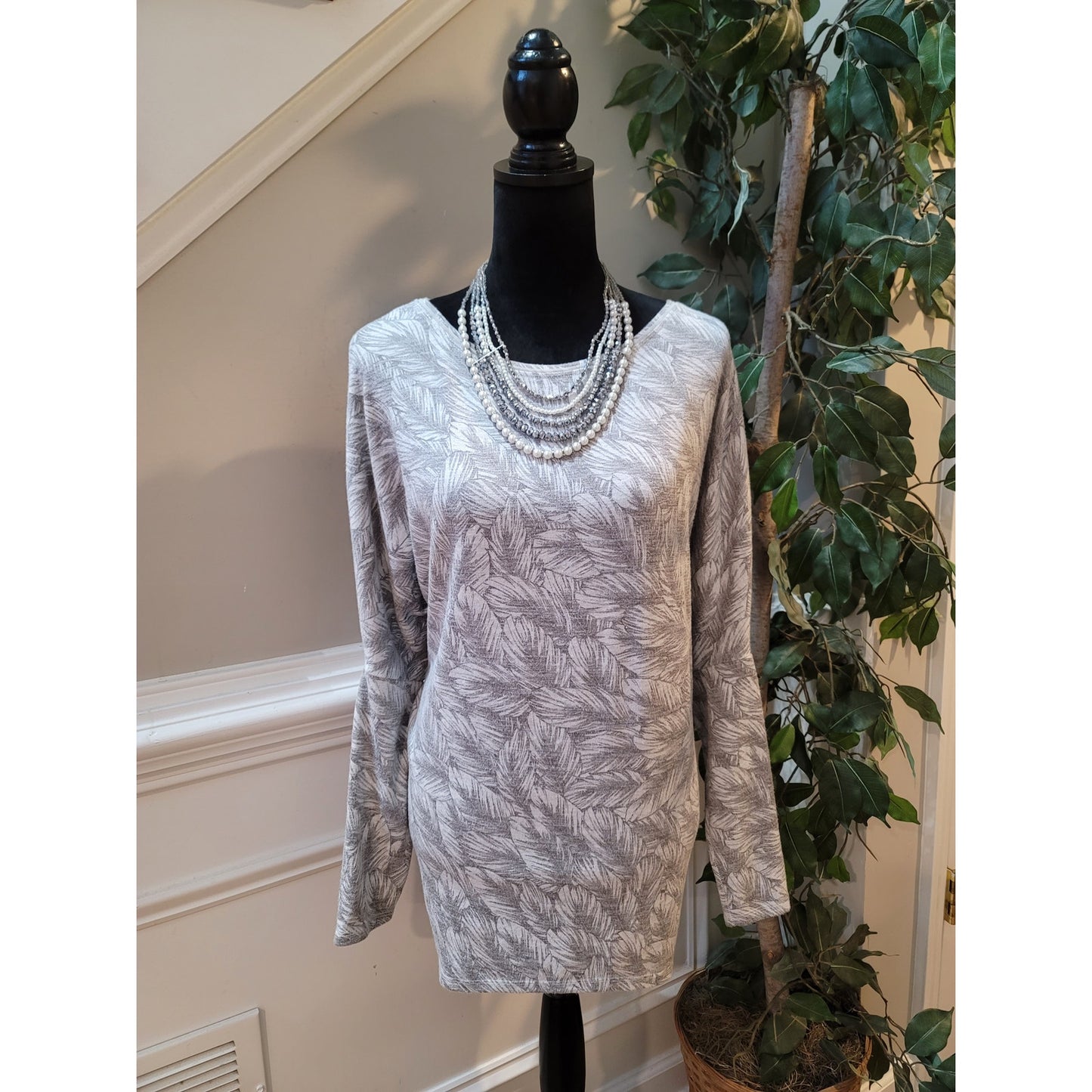 White House Black Market Sweater Women's Medium Gray Long Sleeve Pullover Print