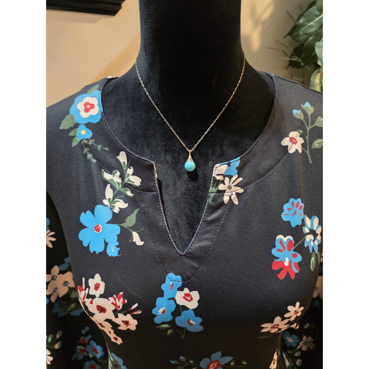 Floral Dress Women's Size 2XL Black Blue UPF 50 Long Sleeves V Neck With Pockets