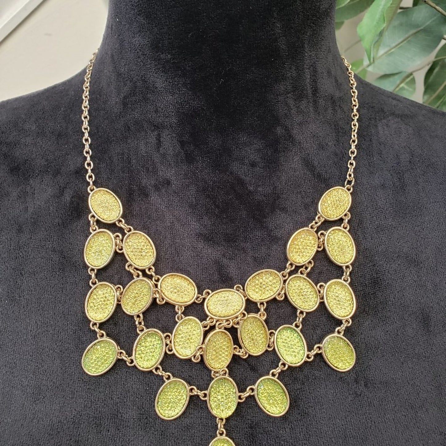 Womens Green Faceted Stones Bib Collar Necklace with Lobster Clasp