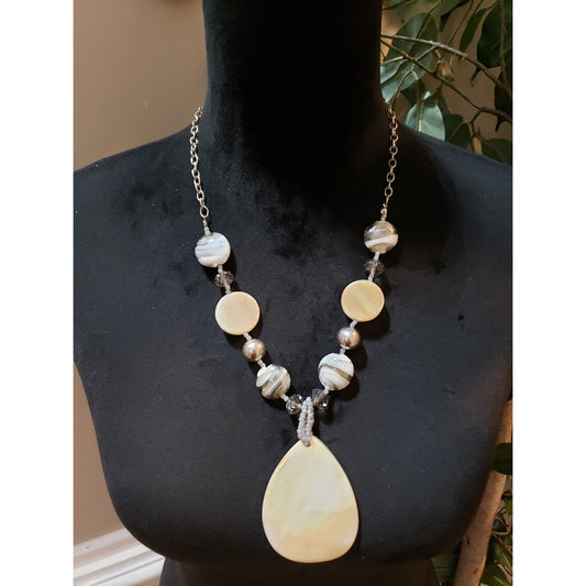 Womens Fashion Chunky Beads Mother of Pearl Teardrop Pendant Necklace w/ Lobster