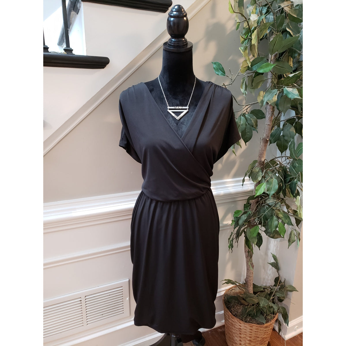 Fashion to Figure Wrap Dress Size 4 (2X) Black Plus Short Sleeve Stretch V Neck