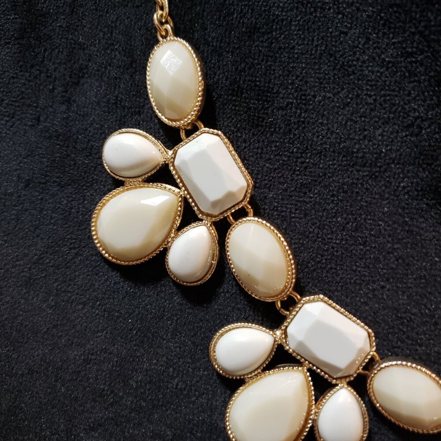 Womesn White & Beige Acrylic Beaded Curb Chain Necklace Jewelry w/ Lobster Clasp