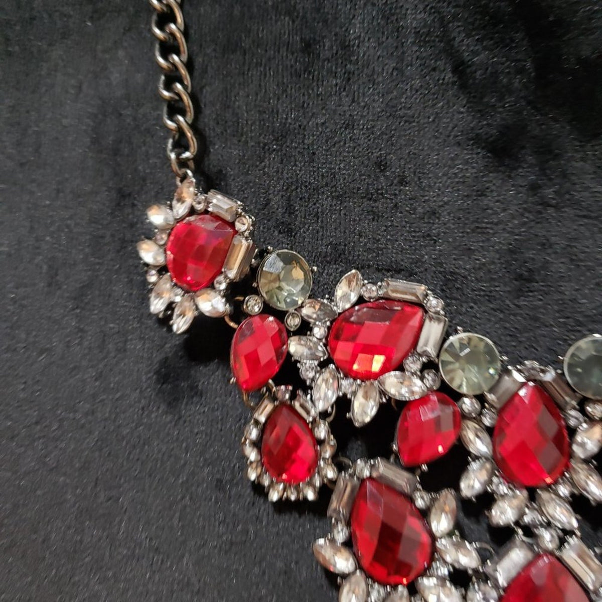 Torrid Women Red Rhinestones Faceted Crystal Silver Tone Collar Necklace Lobster