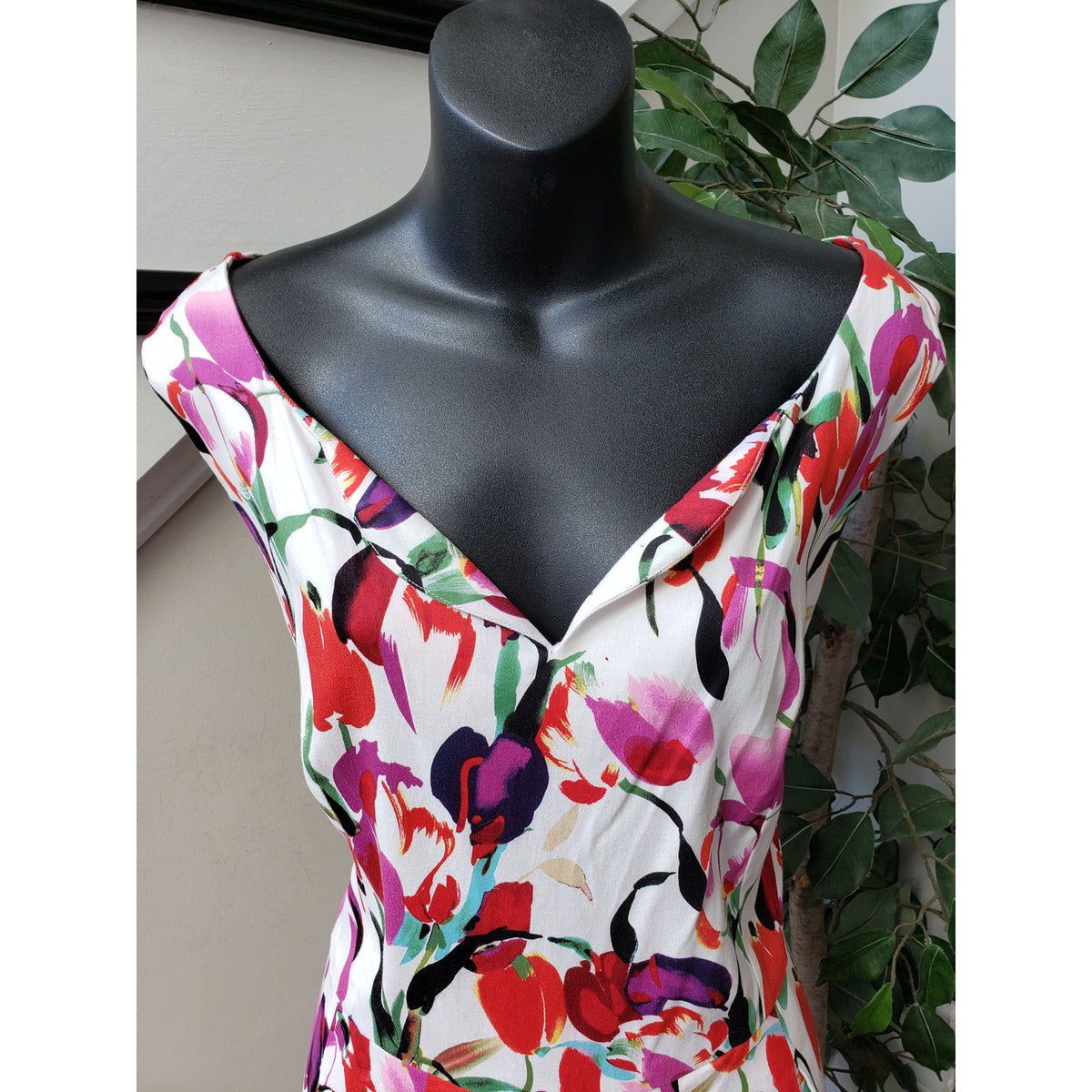 VS Valdenize Soares Long Maxi Dress Women's XL White Floral V-Neck Sleeveless