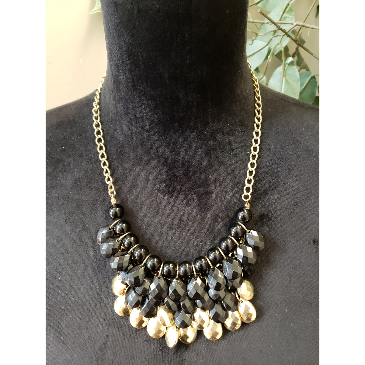 Women Fashion Gold Tone Black Gold Acrylic Teardrop Beads Bib Statement Necklace