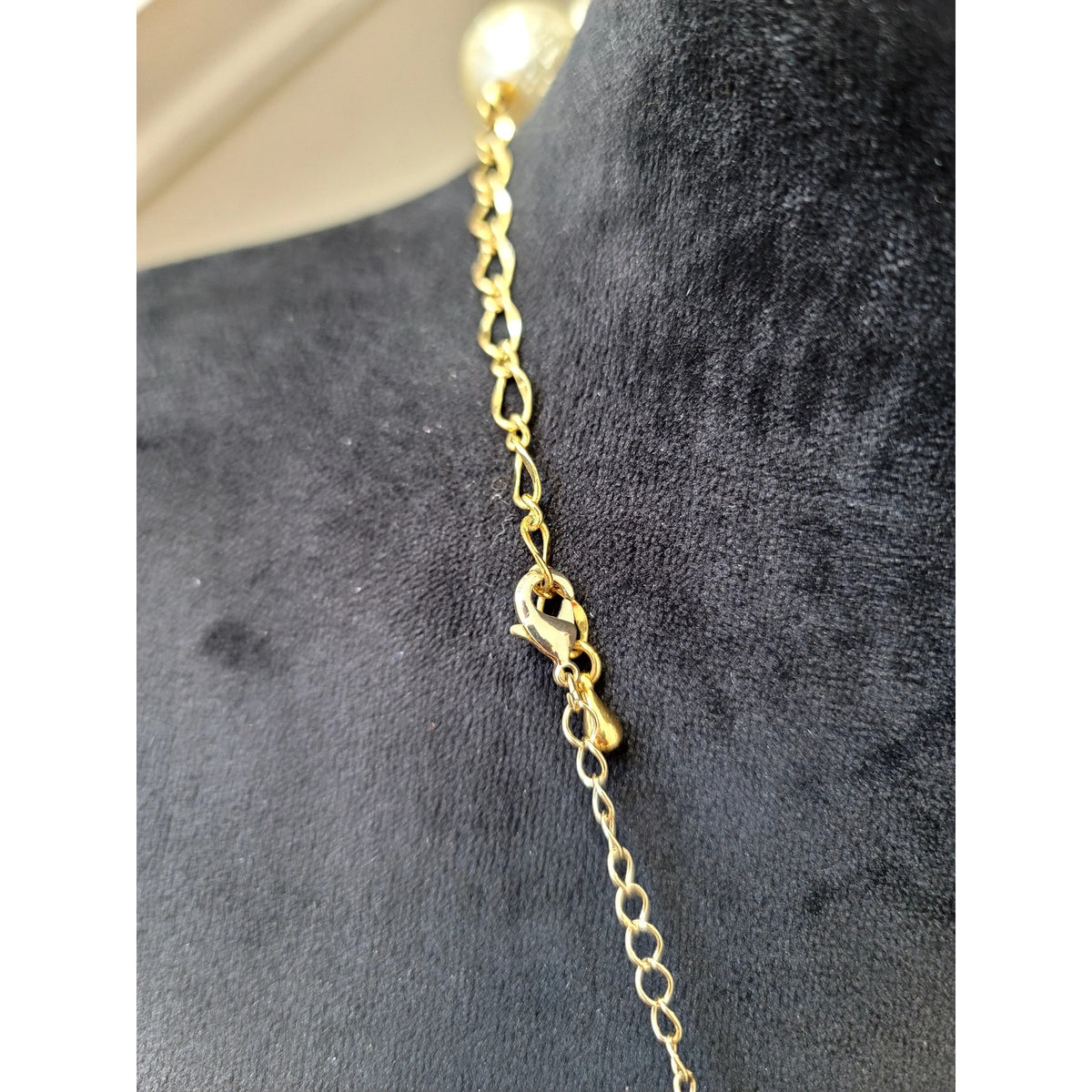 Gold Tone Graduated Faux Pearl Bead Necklace Cream Ivory Classic Statement