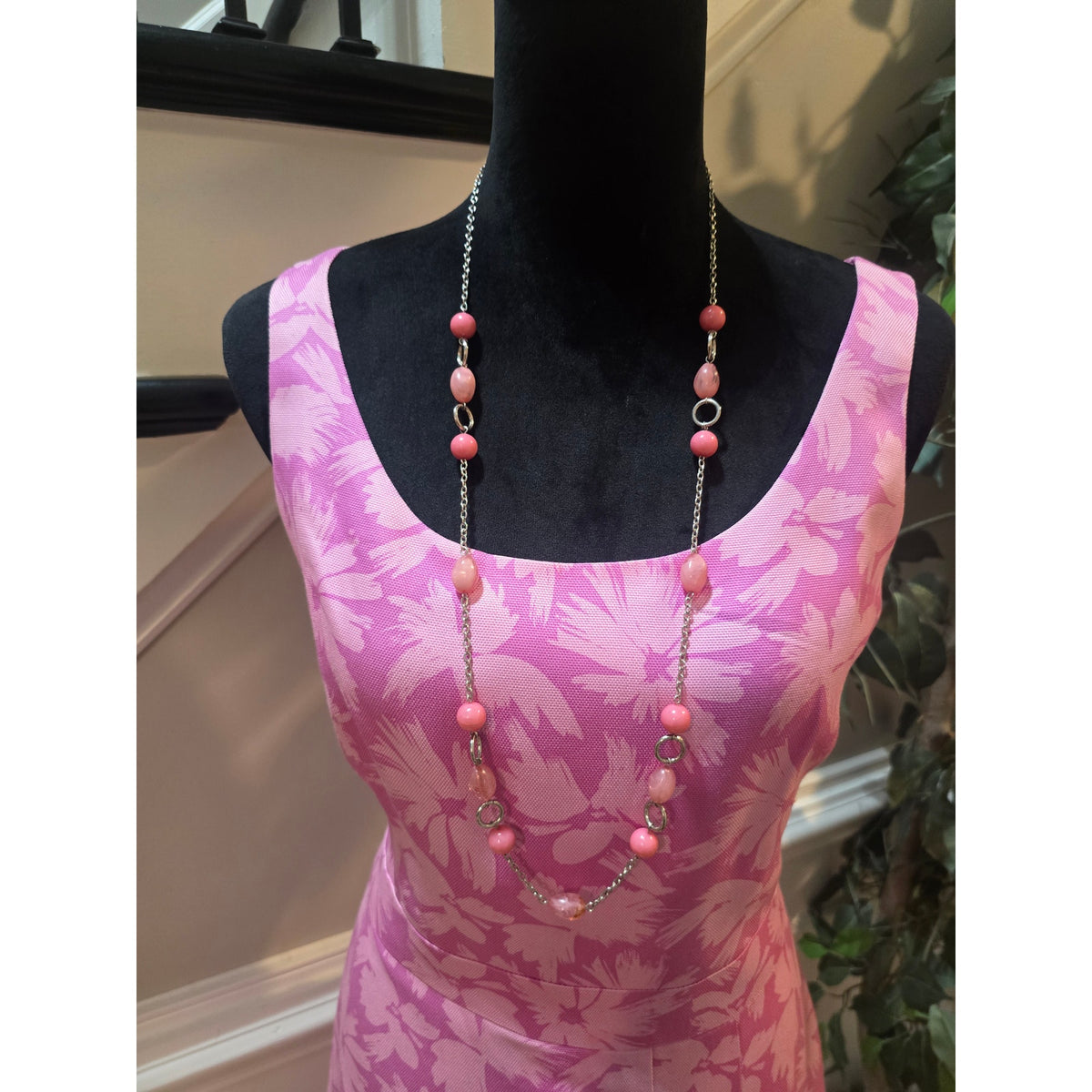 Ann Taylor Sheath Dress Womens SZ 8 Pink Floral Pleat Knee Scoop Neck Sleeveless