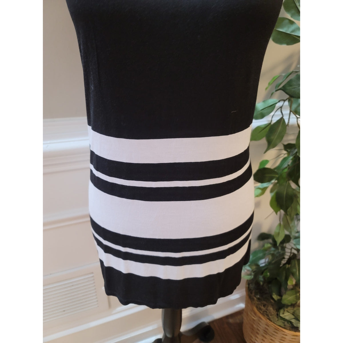 International Concepts Tank Top Women's SZ XXL White/Black Striped Halter Neck