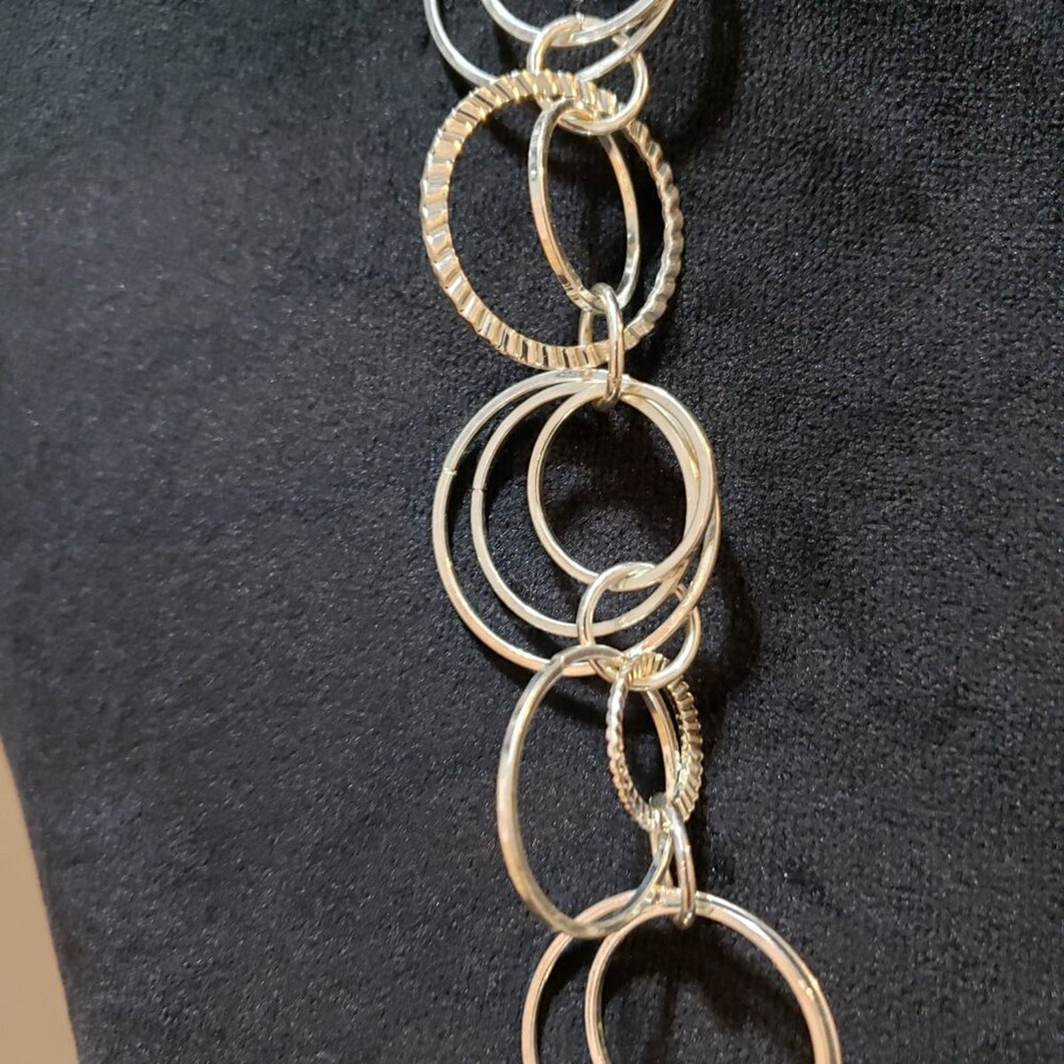 Womens Fashion Daisy Fuentes Gold Color Circular Links Necklace w/ Lobster Clasp