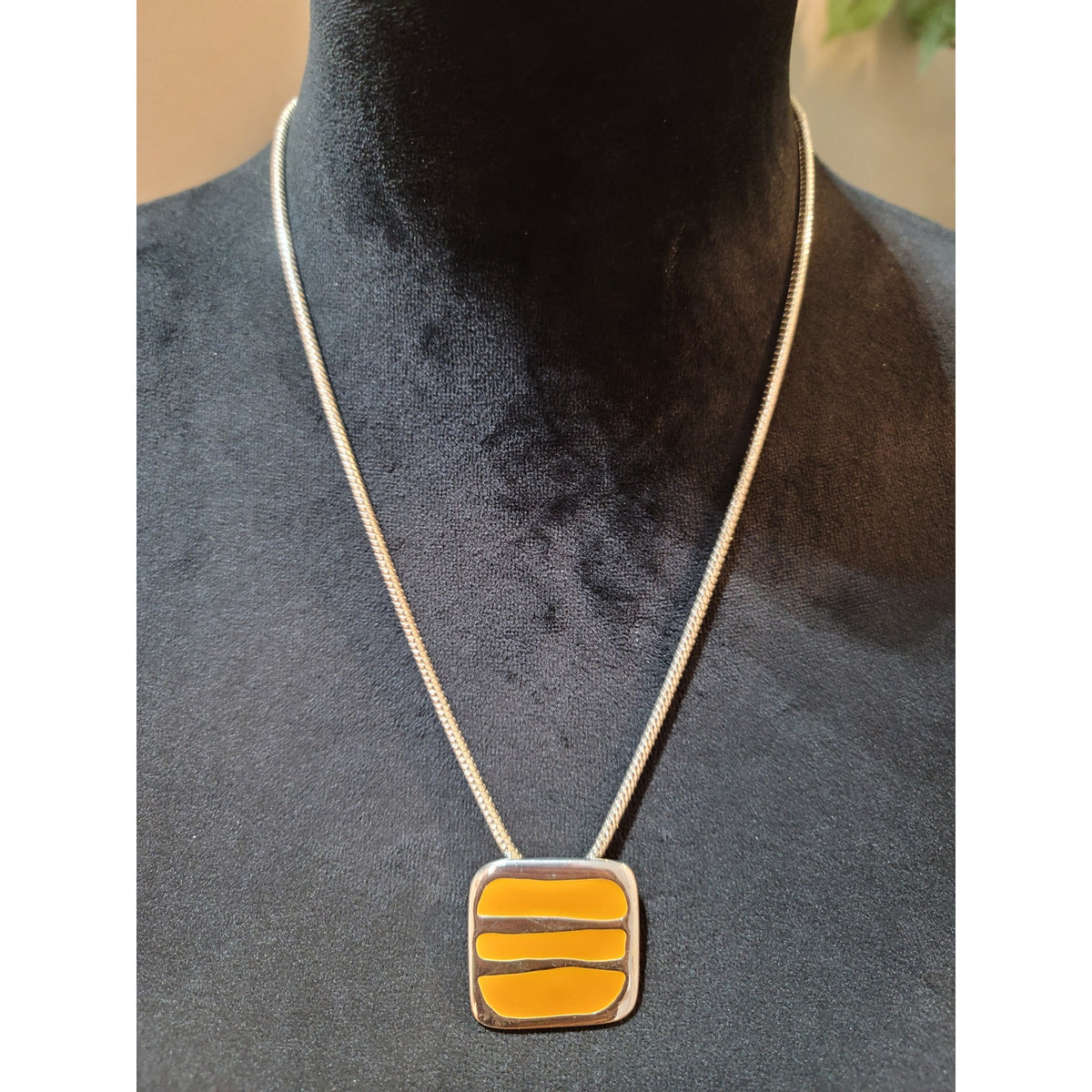 Women’s Silver Snake Chain Pendant Necklace With Lobster Clasp Amber Square Mode