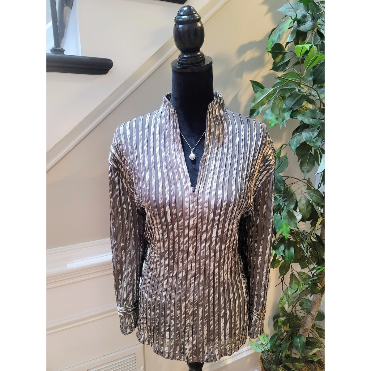 Chico's Jacket Womens SZ 3 Silver/Brown Striped Pleated Front Zipper long Sleeve