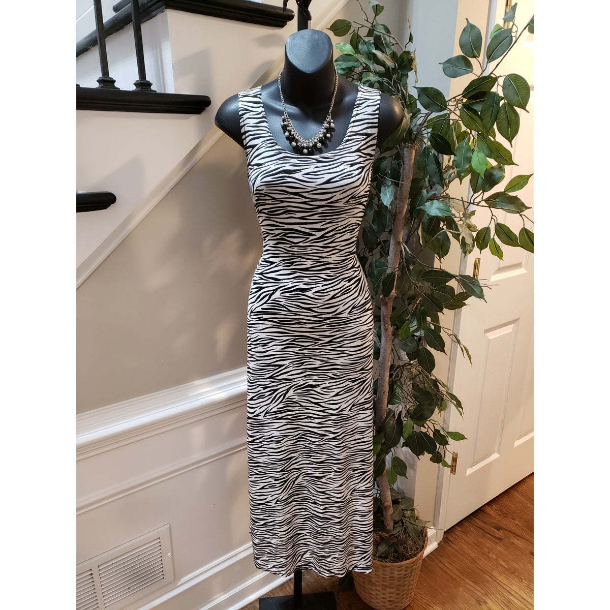 Women's Maxi Dress Small Black White Zebra Print Stretch Sleeveless Scoop Neck