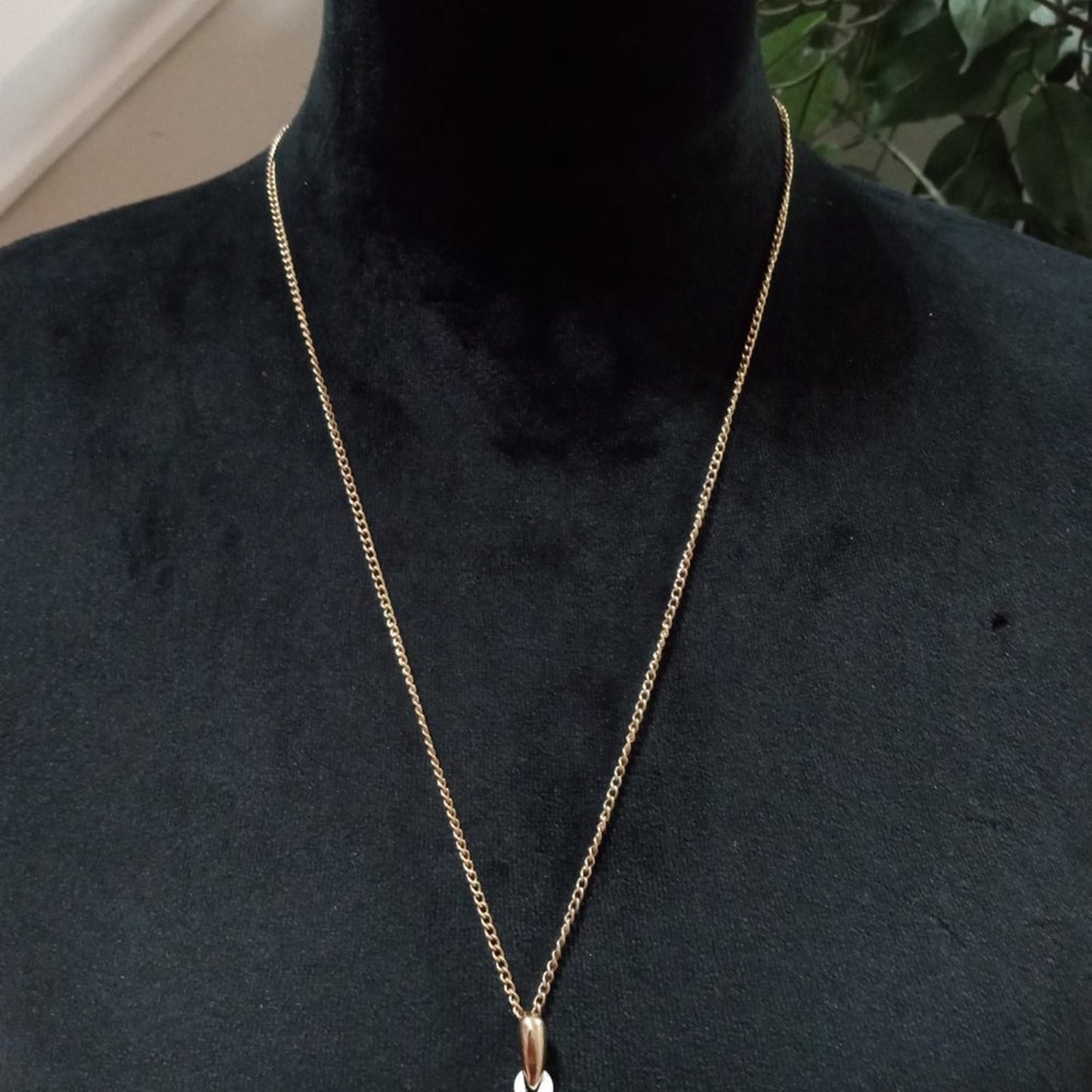 Women Modern Fashion Big Pendant Gold Tone Long Teardrop Necklace w/ Round Clasp