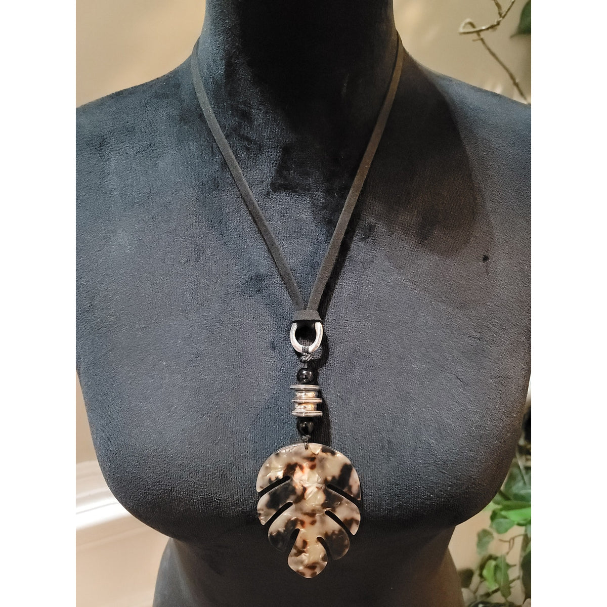 Women's Boho Style Tortoiseshell Leaf Pendant Necklace with Leather Cord