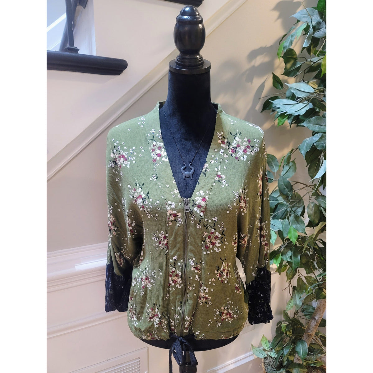 True Craft Bomber Jacket Women Small Olive Green Floral Slash Pocket Long Sleeve
