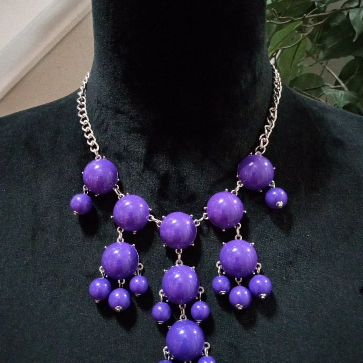 Womens Fashion Chunky Purple Color Beaded Statement Bib Necklace with Lobster