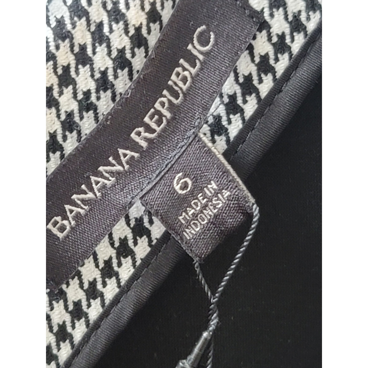 Banana Republic Pencil Skirt Women's Size 6 White/Black Houndstooth Side Slit