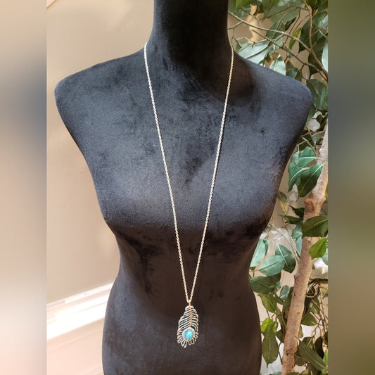 Women Fashion Turquoise Studded Peacock Feather Pendant with Long Chain Necklace