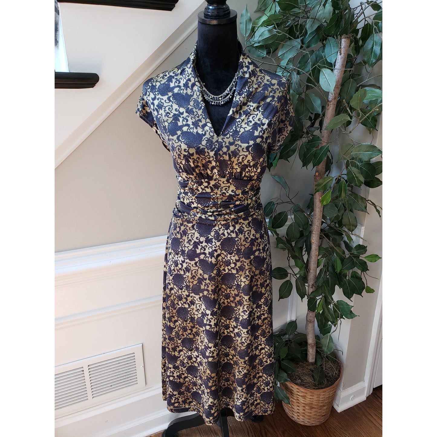 Newport News A-Line Dress Womens Small Gold Blue Floral Empire Waist V Neck