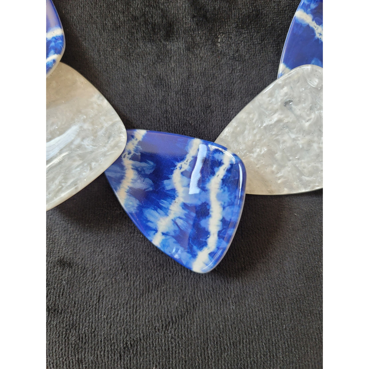 Women's Blue And White Resin Statement Necklace With Lobster Clasps Closure