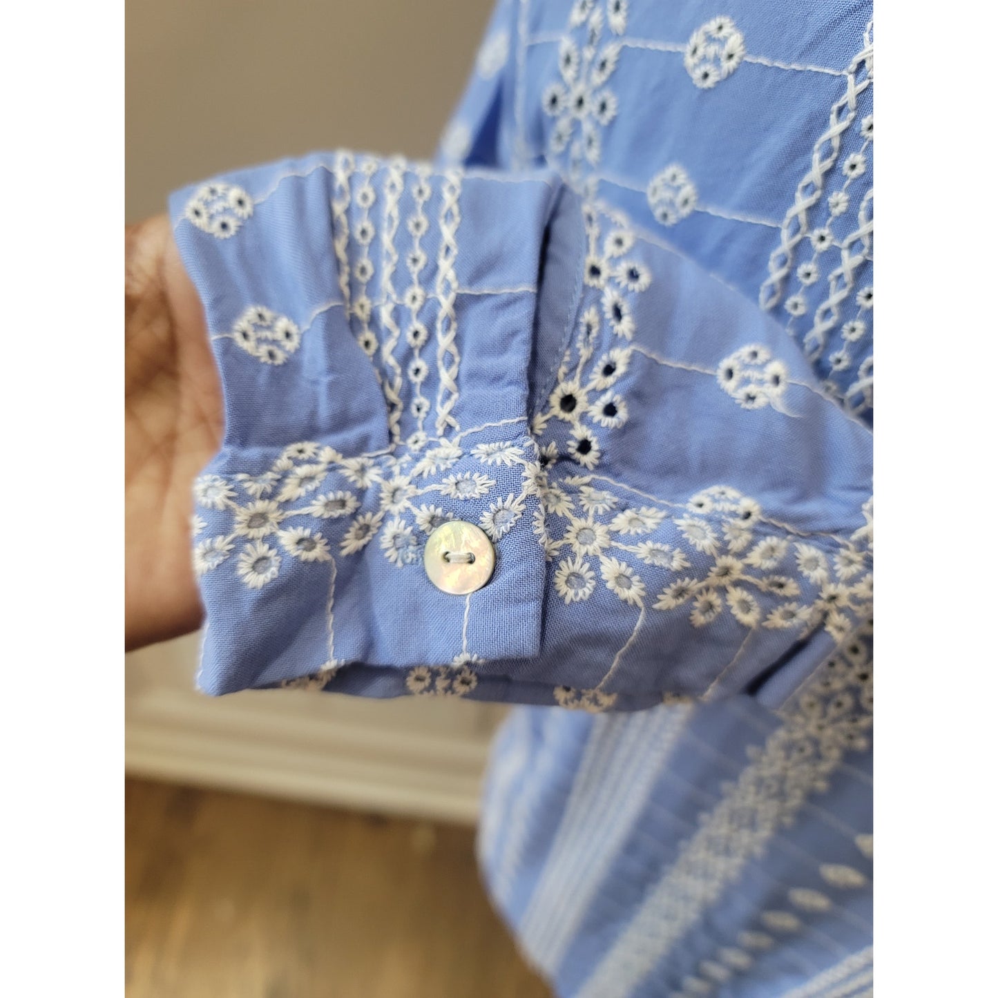 Ultra Pink Button Front Blouse Women's Medium Blue White Floral Embroidered