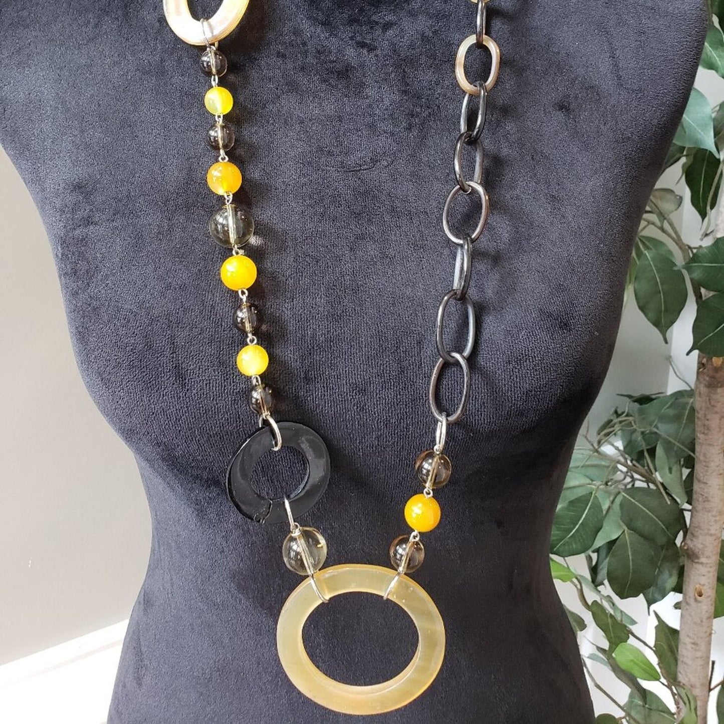 Womens Yellow Jadeite Jade Pendant Yellow Black Pearl Bead Necklace Jewelry