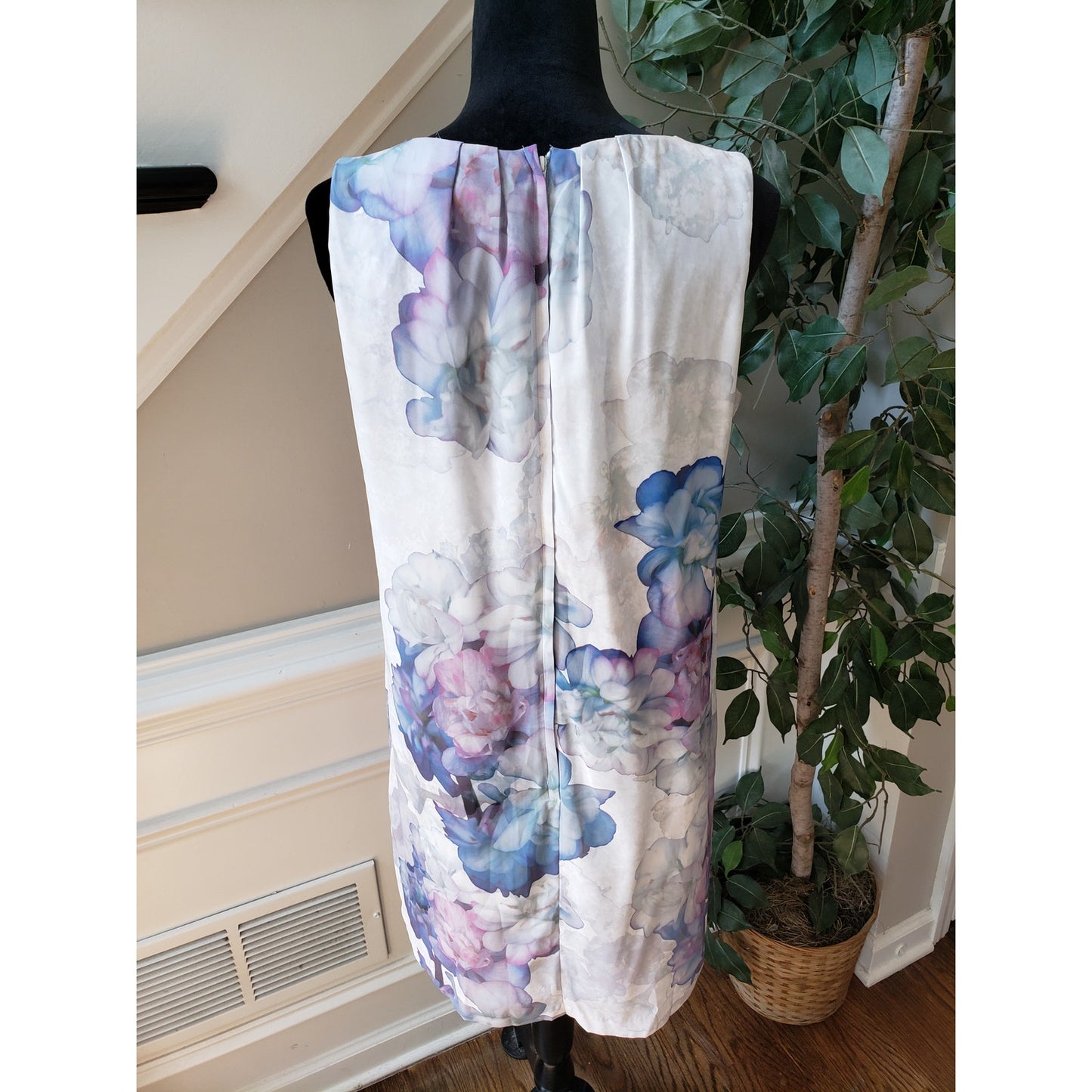 H&M Sheath Dress Womens 10 White Abstract Floral Pleated Round Neck Back Zipper