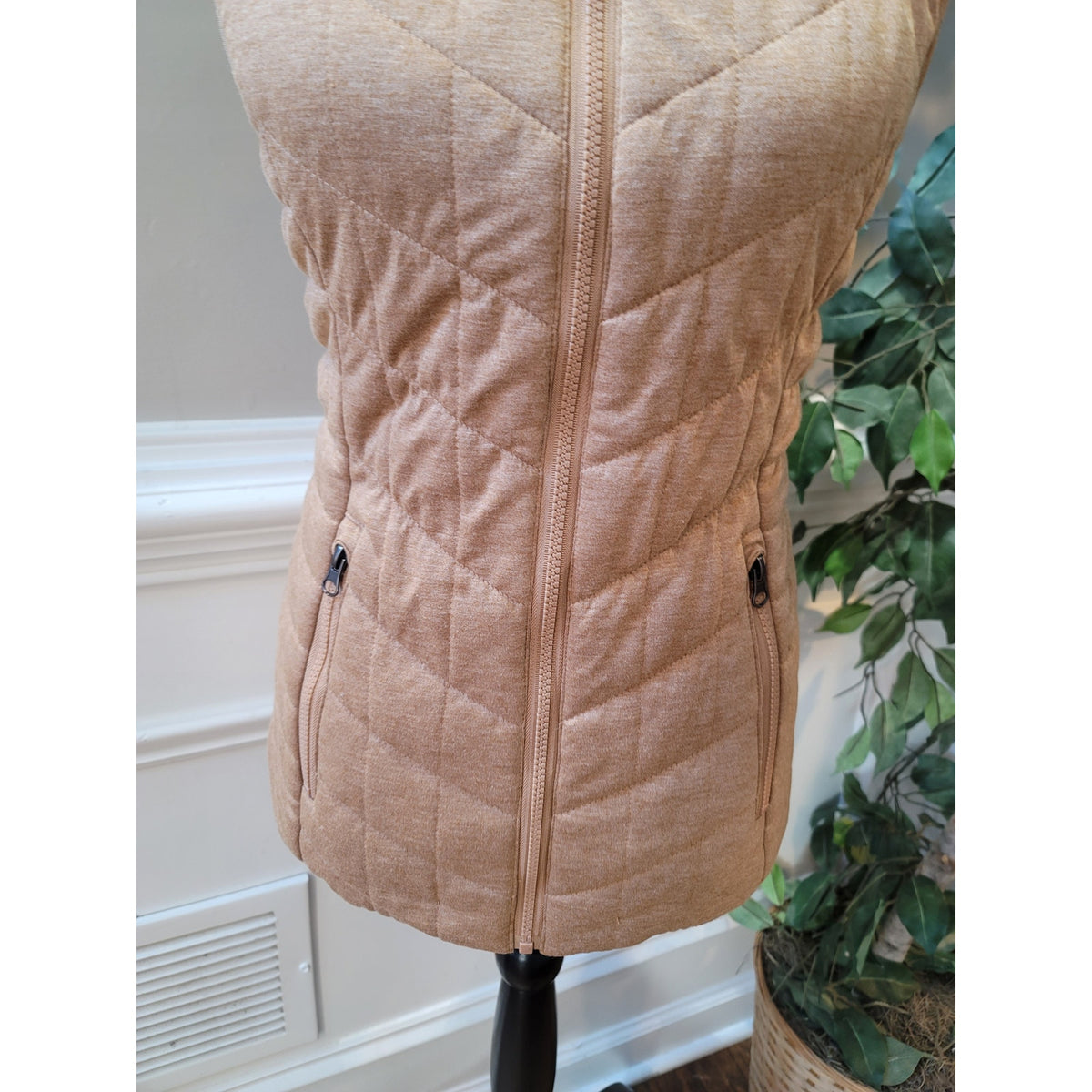 Bagatelle Gilet Vest Women Small Camel Quilted Front Zipper Sleeveless Mock Neck