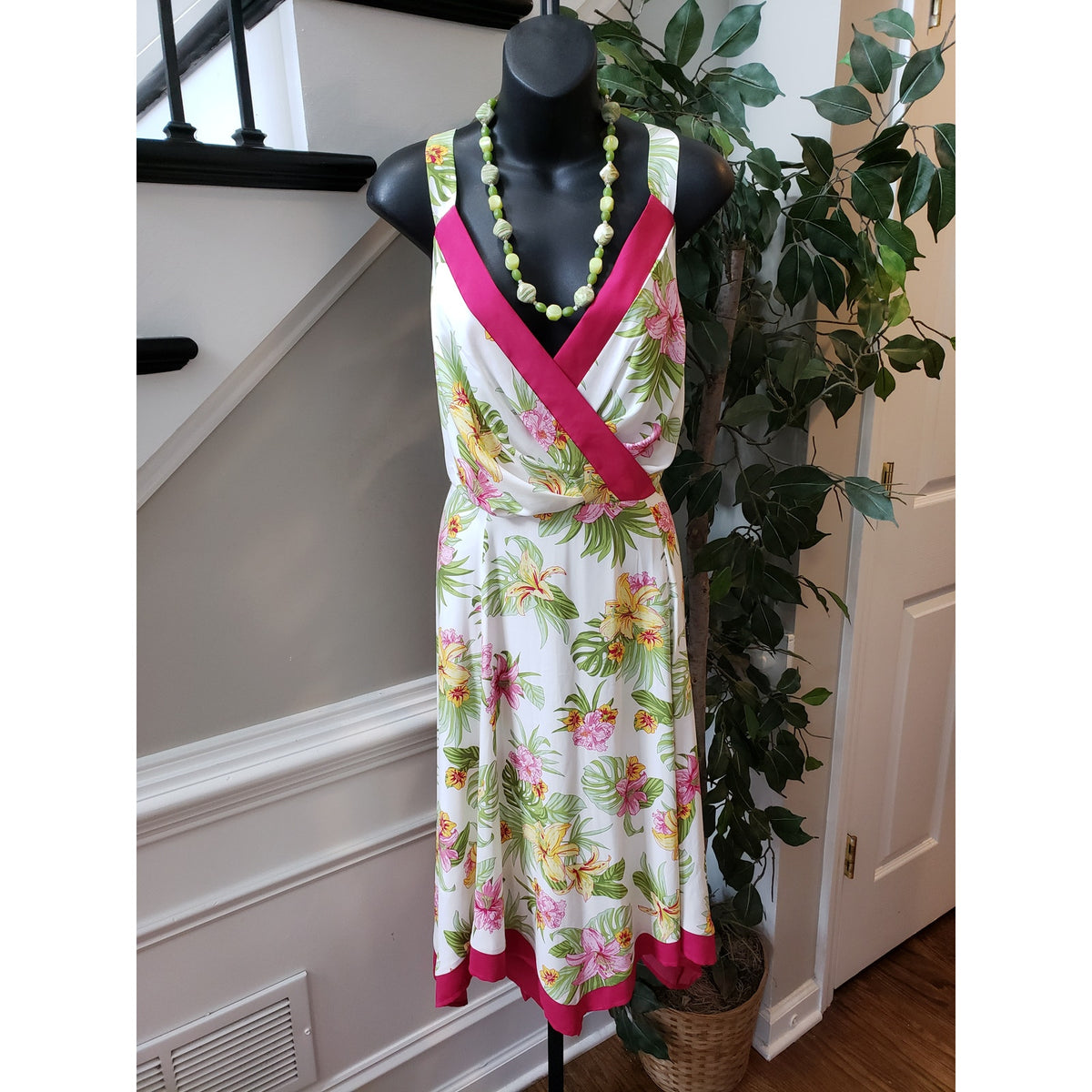 Cheztu Long Maxi Dress Women's 18 White Floral Surplice Neck Sleeveless Back Zip