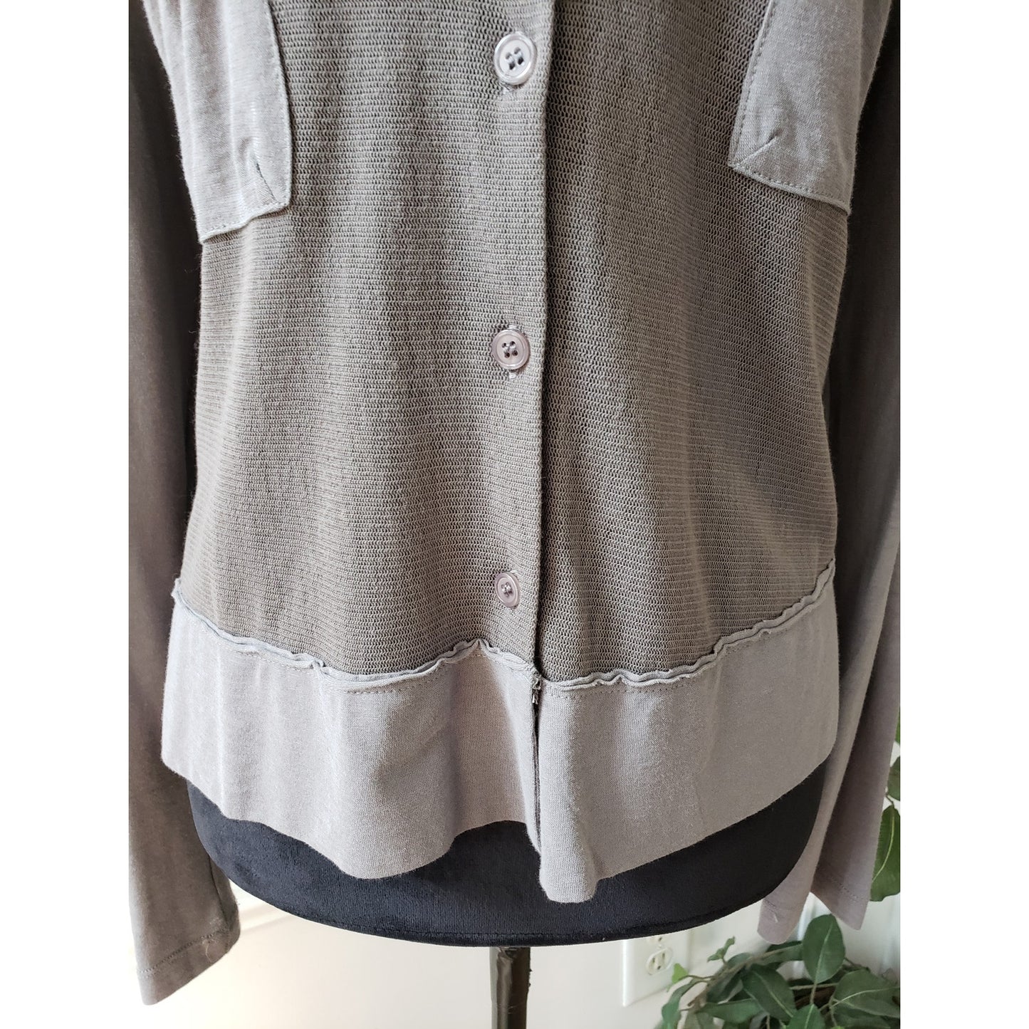 Luna Sweater Womens Gray Mesh Knit Long Sleeve Chest Pockets Button Front M