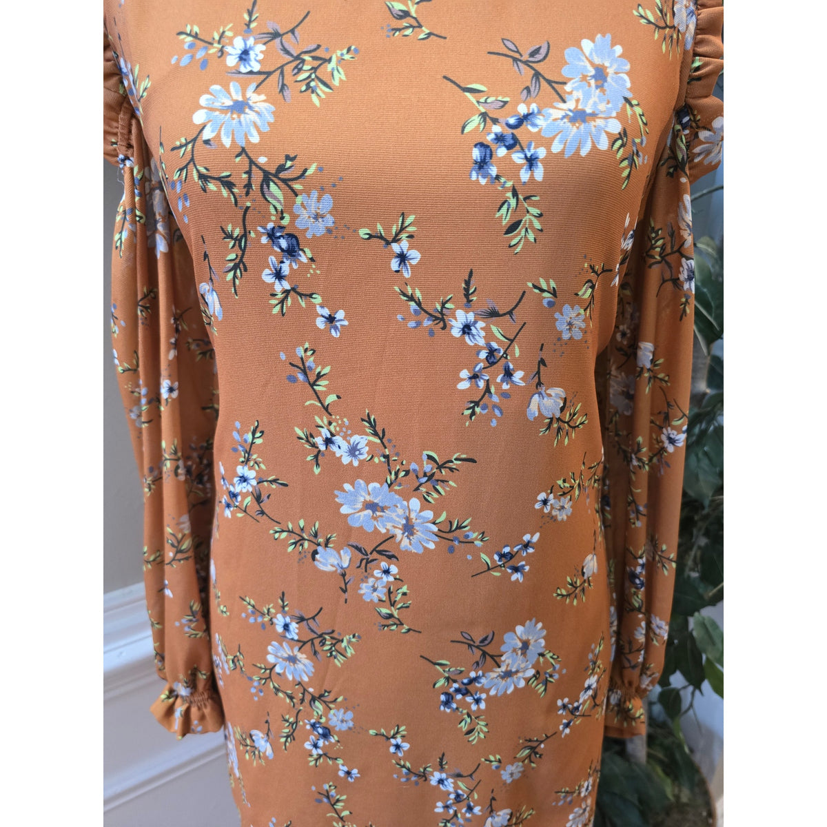 Very J Midi Dress Women’s Medium Yellow Floral Print Cold Shoulder Crew Neck