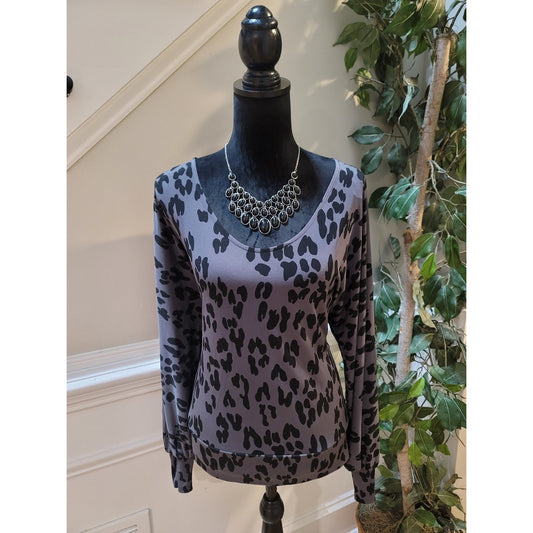 The Limited Shirt Women's Size M Gray Leopard Long Sleeve Pullover Stretch Top