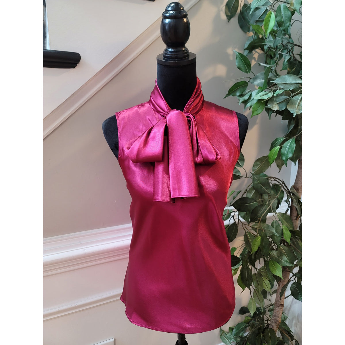 9&Co. Blouse Top Women's Small Fuchsia Magenta Satin Sleeveless Bow-Tie Neck