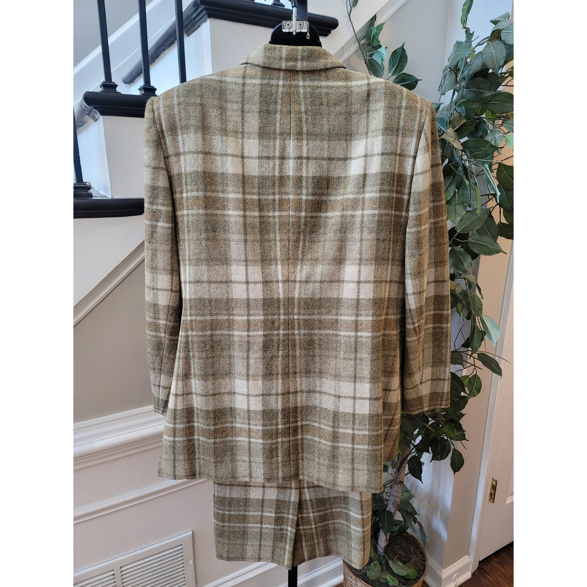 Jones New York Skirt Suit Women's SZ 16W Olive Green Herringbone Plaid Blazer