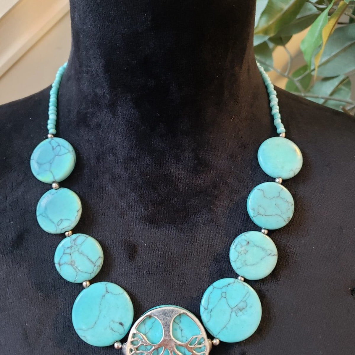 Womens Fashion Turquoise Magnesite Puff Coins Collar Necklace with Lobster Clasp