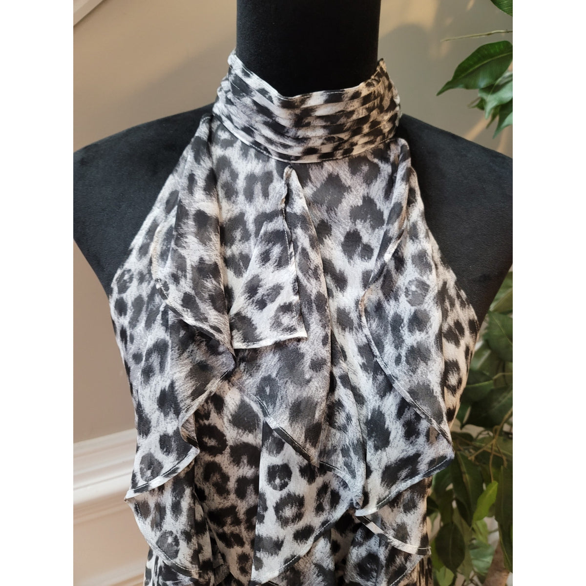 APT.9 Halter Top Women's Medium Gray Leopard Printed Sleeveless Tiered Front