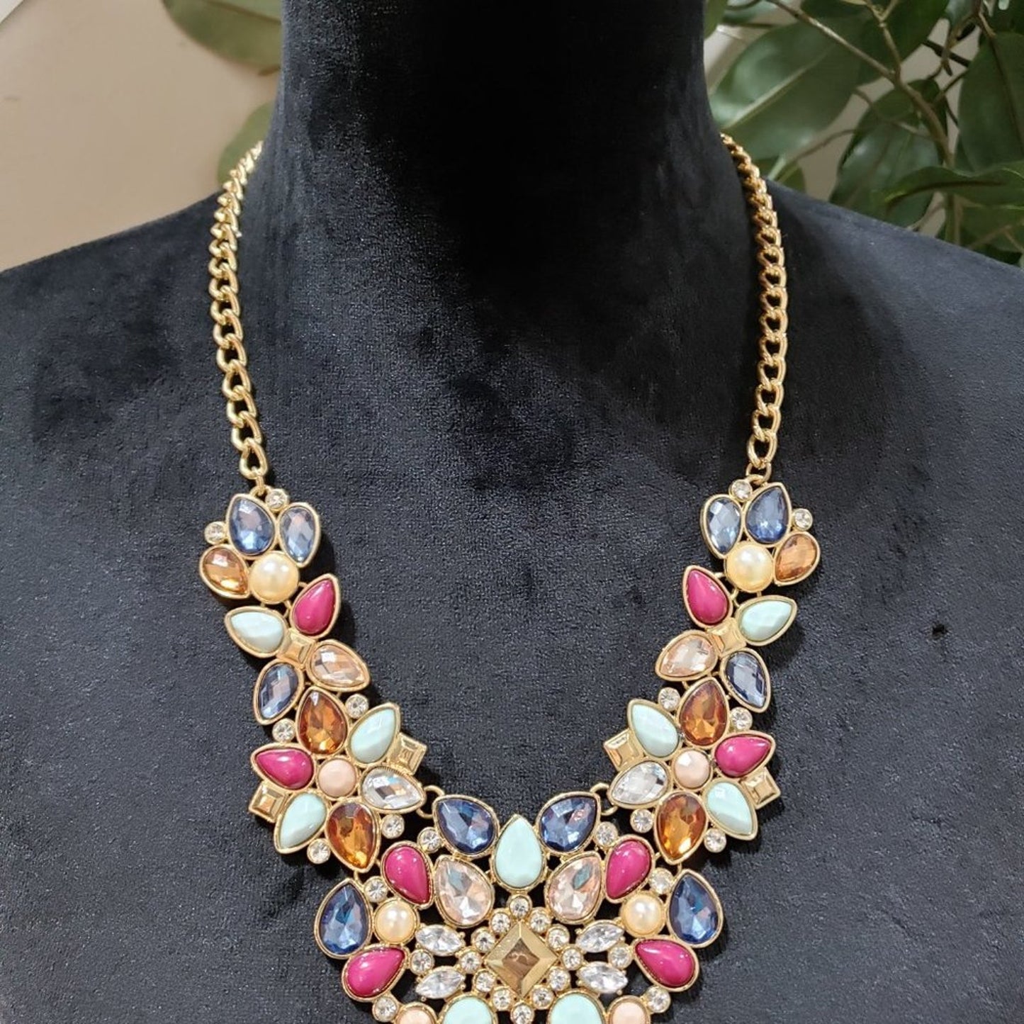 Womens Fashion Gold Tone Multi Faceted Beads Collar Necklace with Lobster Clasp