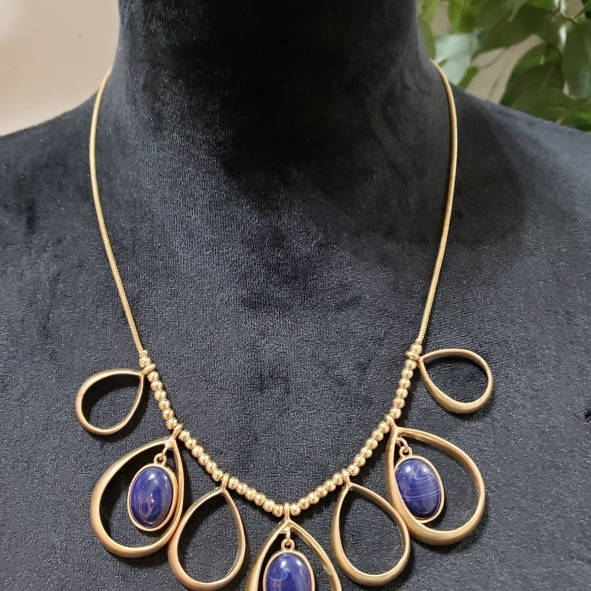 Womens Fashion Blue Color Faceted Gemstone Gold Tone Beaded Statement Necklace