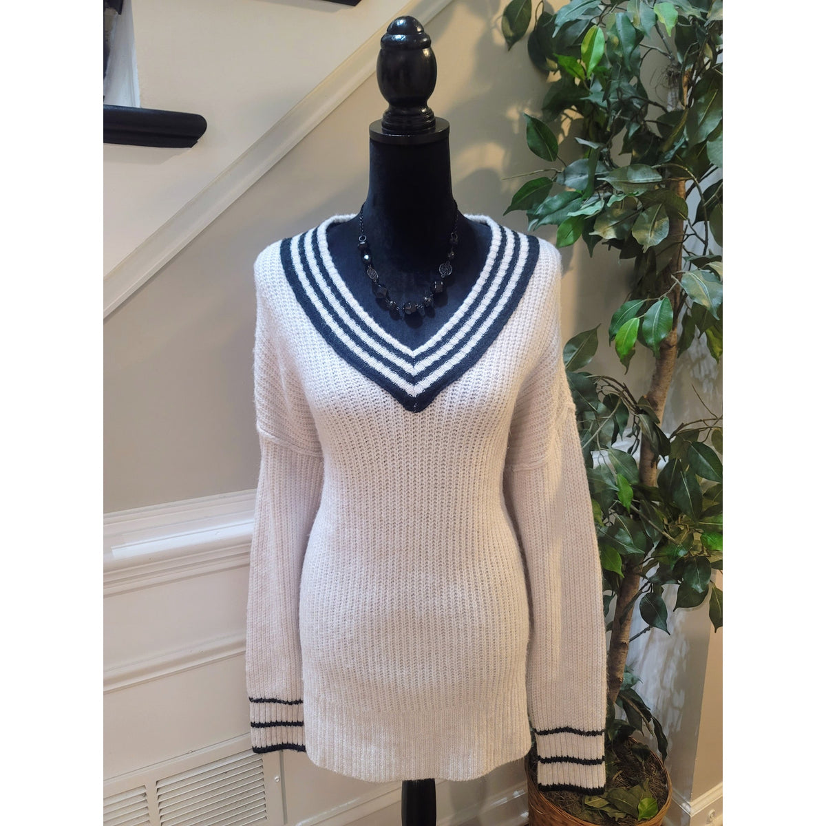 Arizona Varsity Sweater Women's Medium White/Black Crochet Drop Shoulder V-Neck
