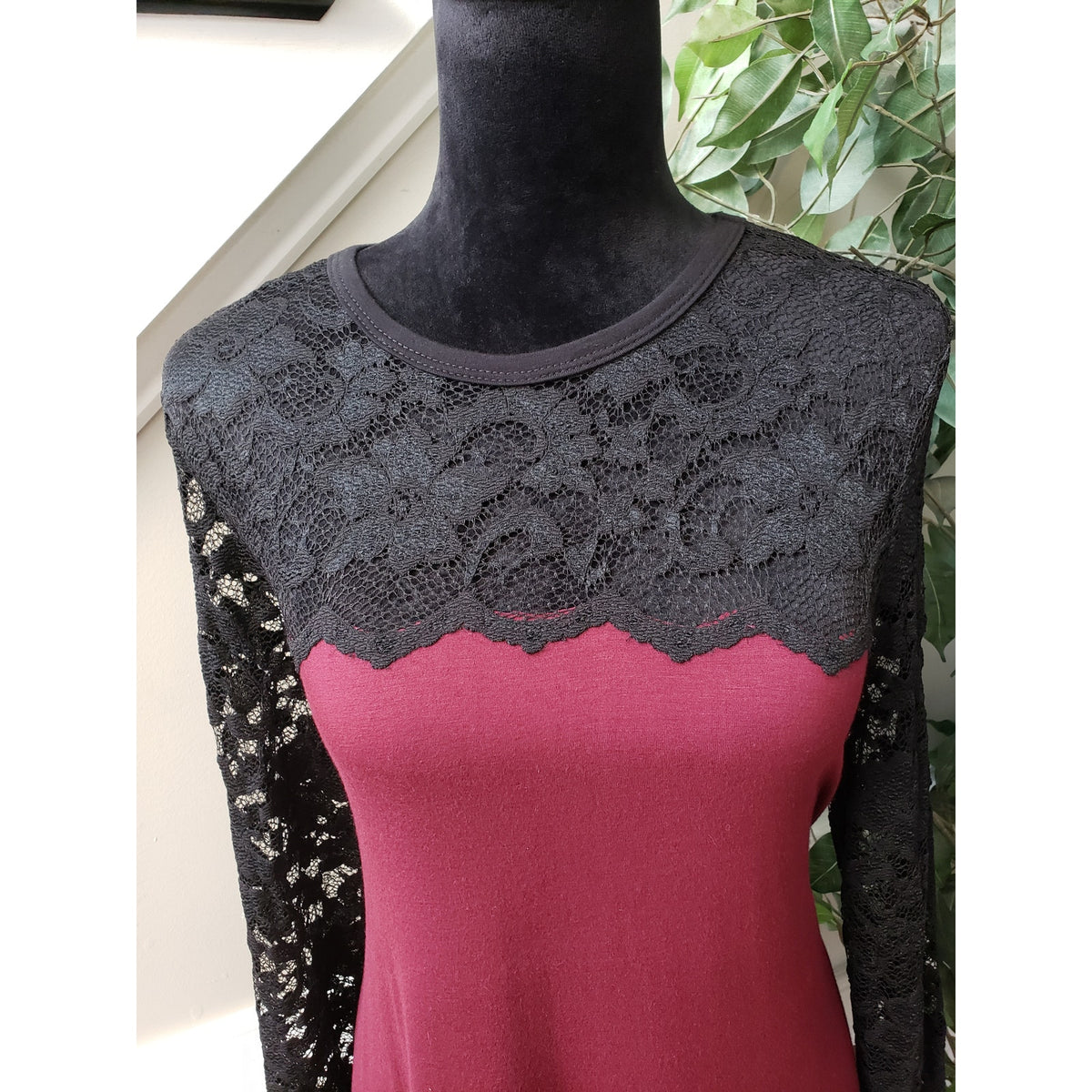Karen Kane Sheath Dress Womens L Burgundy Black Lace Sleeve Round Neck Pullover