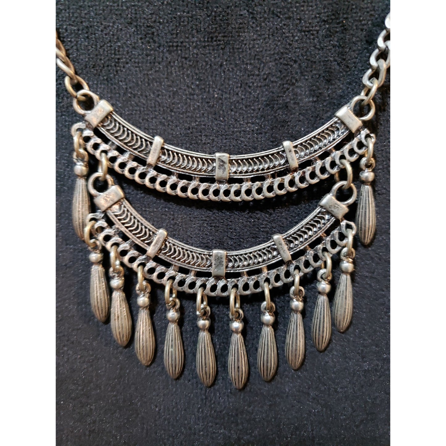 Women Silver Tone Exquisite Charm Curb Chain Statement Necklace w/ Lobster Clasp